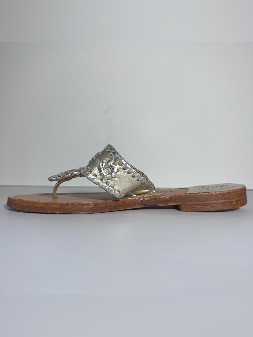 Palm Beach Platinum Gold Leather Thong Sandals Sz 9 Resort Quiet Luxury Coastal - Picture 14 of 16